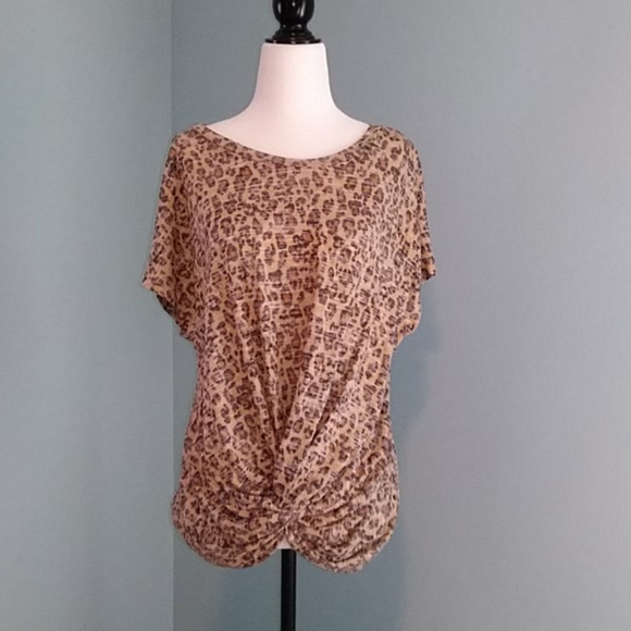 🛍️3/$25 🔥Leopard Print Knot Top - Picture 1 of 3